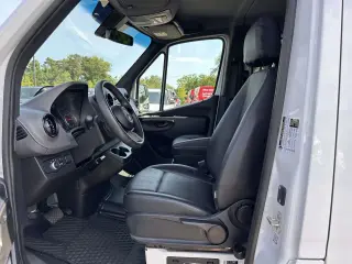 Mercedes-Benz Sprinter 2025 2500 3dr 144 in. WB Furgón de Carga (2.0L I4)