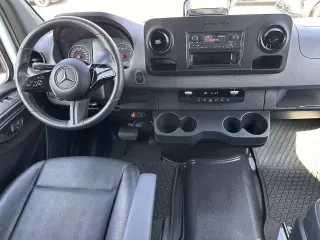 Mercedes-Benz Sprinter 2025 2500 3dr 144 in. WB Furgón de Carga (2.0L I4)