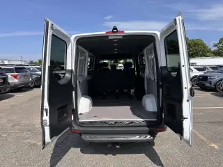 Mercedes-Benz Sprinter 2025 2500 3dr 144 in. WB Furgón de Carga (2.0L I4)