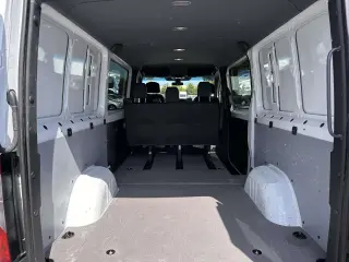 Mercedes-Benz Sprinter 2025 2500 3dr 144 in. WB Furgón de Carga (2.0L I4)