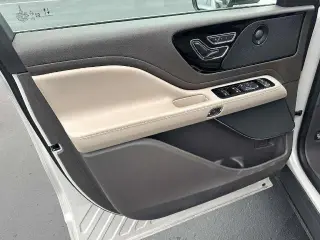 Lincoln Aviator 2023 AWD Reserve 4dr SUV