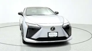 Lexus RZ 450e 2023 AWD Premium 4dr Crossover con ruedas de 18 pulgadas
