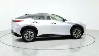 Lexus RZ 450e 2023 AWD Premium 4dr Crossover con ruedas de 18 pulgadas
