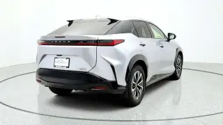 Lexus RZ 450e 2023 AWD Premium 4dr Crossover con ruedas de 18 pulgadas