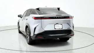 Lexus RZ 450e 2023 AWD Premium 4dr Crossover con ruedas de 18 pulgadas