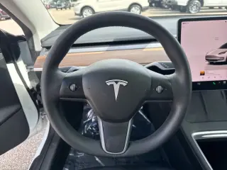 Tesla Model 3 2023 AWD Performance 4dr Sedán
