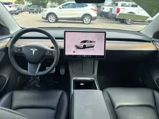 Tesla Model 3 2023 AWD Performance 4dr Sedán