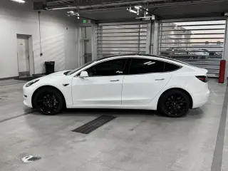 Tesla Model 3 2018 AWD Long Range 4dr Fastback