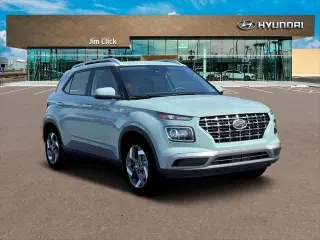 Hyundai VENUE 2026 SEL crossover de 4 puertas con techo bicolor