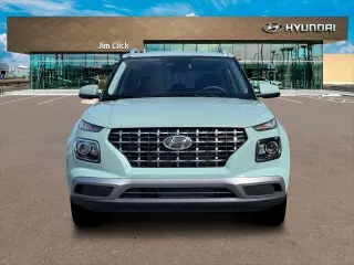 Hyundai VENUE 2026 SEL crossover de 4 puertas con techo bicolor