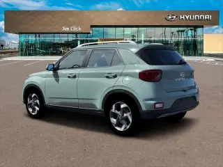 Hyundai VENUE 2026 SEL crossover de 4 puertas con techo bicolor