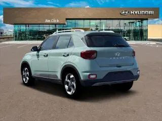 Hyundai VENUE 2026 SEL crossover de 4 puertas con techo bicolor