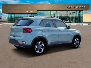 Hyundai VENUE 2026 SEL crossover de 4 puertas con techo bicolor