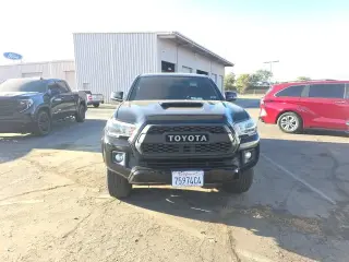 Toyota Tacoma 2017 4x2 TRD Sport 4dr Double Cab 5.0 ft SB