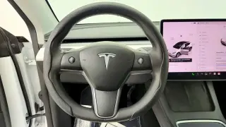 Tesla Model Y 2023 AWD 4dr Crossover