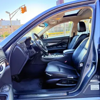 2017 Infiniti Q70