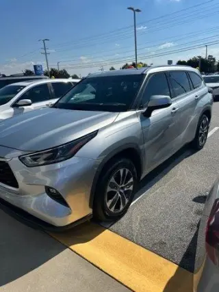 Toyota Highlander 2021 XLE SUV de 4 puertas