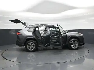 Toyota RAV4 Híbrido 2022 AWD XLE 4dr SUV