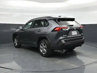 Toyota RAV4 Híbrido 2022 AWD XLE 4dr SUV