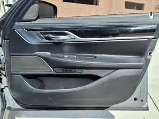 Sedán BMW Serie 7 2022 740i 4 puertas