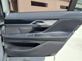 Sedán BMW Serie 7 2022 740i 4 puertas