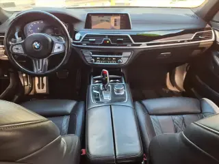 Sedán BMW Serie 7 2022 740i 4 puertas