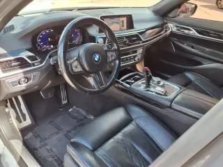 Sedán BMW Serie 7 2022 740i 4 puertas