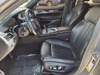 Sedán BMW Serie 7 2022 740i 4 puertas