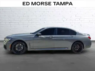 Sedán BMW Serie 7 2022 740i 4 puertas