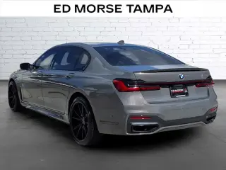 Sedán BMW Serie 7 2022 740i 4 puertas