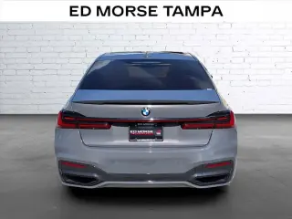 Sedán BMW Serie 7 2022 740i 4 puertas