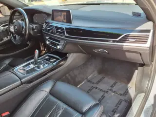 Sedán BMW Serie 7 2022 740i 4 puertas