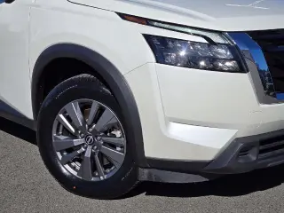 Nissan Pathfinder 2024 SV 4puertas SUV