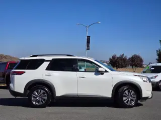 Nissan Pathfinder 2024 SV 4puertas SUV