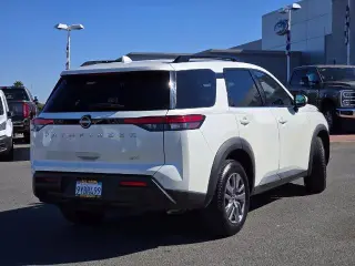 Nissan Pathfinder 2024 SV 4puertas SUV