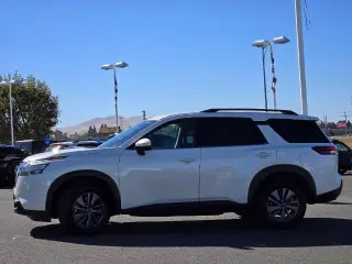 Nissan Pathfinder 2024 SV 4puertas SUV