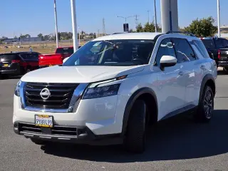 Nissan Pathfinder 2024 SV 4puertas SUV