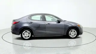 Toyota Yaris iA 2017 Sedán 4 puertas 6A