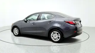 Toyota Yaris iA 2017 Sedán 4 puertas 6A