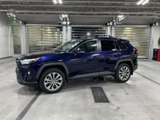 Toyota RAV4 2022 AWD XLE Premium 4dr SUV