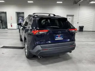 Toyota RAV4 2022 AWD XLE Premium 4dr SUV