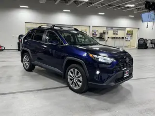 Toyota RAV4 2022 AWD XLE Premium 4dr SUV