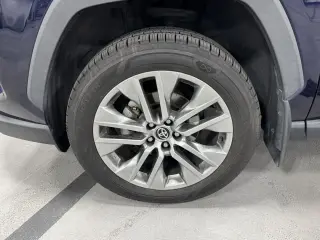 Toyota RAV4 2022 AWD XLE Premium 4dr SUV