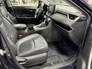 Toyota RAV4 2022 AWD XLE Premium 4dr SUV
