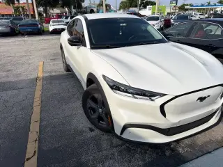 Ford Mustang Mach-E 2023 Select 4dr SUV