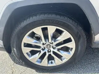Toyota RAV4 2021 XLE Premium 4dr SUV