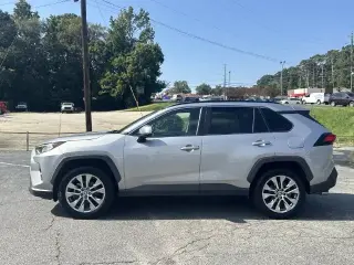 Toyota RAV4 2021 XLE Premium 4dr SUV