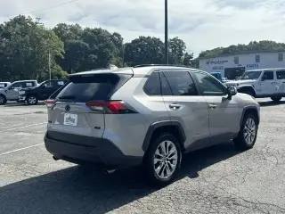 Toyota RAV4 2021 XLE Premium 4dr SUV