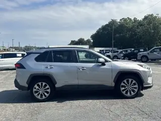 Toyota RAV4 2021 XLE Premium 4dr SUV