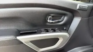 Nissan Titan 2018 4x4 PRO-4X 4dr Crew Cab